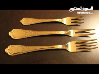  5 طقم سفره معالق وشوك وسكاكين فاخر مكون من 70 قطعه طلاء ذهب 24
