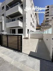  26 شقة ارضية مميزة جدا 185 متر داخلي و خارجي 200 متر مع كراج خاص و 3 مداخل للشقة