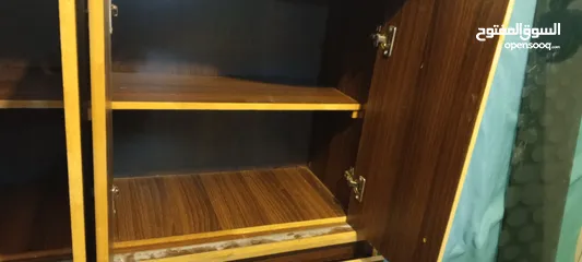  4 خزانه مطبخ تعليق اربع درف والثانية ارضيه ست درف يمكن بيع واحده