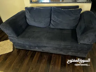  7 كنت كورنر مع كنبه ثنائيه بحاله جيد لا يوجد خراب في الخشب  فقط بحاجه لتنجيد  سعر 180 قابل في التفاوض