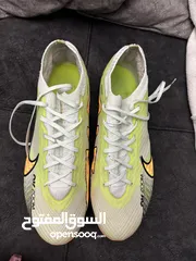  2 بوات كرة قدم بسعر ناررر