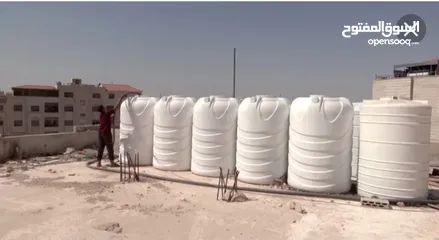  2 خزانات مياه  استعمل شهرين فقط التنكات مترين وربع