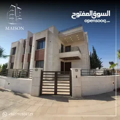  3 فلل لقطة للبيع 460متر في طريق المطار بتشطيبات فندقية
