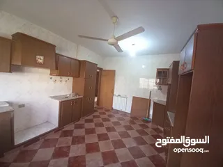  14 بيت مستقل طابقين شبه فيلا للبيع