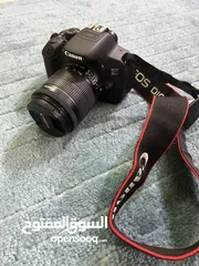  1 Canon EOS 700D