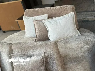  2 طقم كنب جديد،قصة جديدة ومميزة(5 مقاعد وبرسمة جديدة للمقعد الثلاثي)