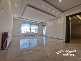  28 شقة ارضيه 210 م وحديقه وكراج 300 م في اجمل مناطق قرية النخيل