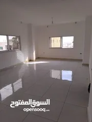  7 شقة طابقية جديدة ومميزة للإيجار في سحاب