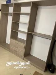  4 تخت مع فرشة وخزانه كبيرة بسعر مغري