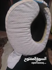  1 مخدة رضاعة ب8دنانير