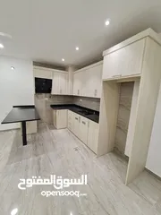  17 شقة مميزة طابق تسوية جديده ببناية حديثة البناء
