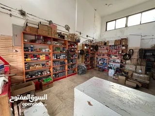  1 محل قطع سيارات للبيع كامل