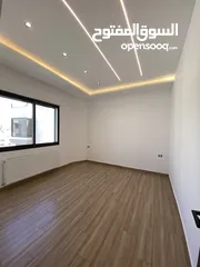  22 شقة مميزة اخير مع روف في اجمل مناطق قرية النخيل اجمل تشطيب واطلالة رائعة 240 داخلي و 90 تراس خارجي