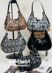  11 شنتة ستاتي اصلي مع العلبة  جلد طبيعي جودة عالية جدا  سحاب ويد طويلة  مقاس 21×27
