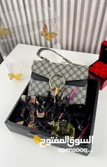  1 بكج ميك اب وشنته نسائيه