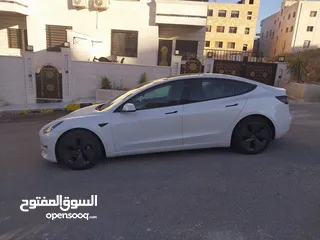  4 تيسلا موديل 3 بحالة ممتازة جدا
