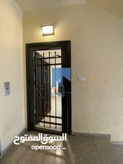  3 شقة مميزة للبيع في الجاردنز - خلف بن العميد طابق ثالث 200م مع روف 100م بسعر مغري