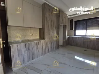  10 شقة دوبلكس ثالث مع روف جديد لم يسكن في أرقى واجمل مناطق خلدا