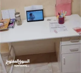  1 مكتب أنيق وعملي بسعرر يناسب الجميع  للطلب عبر رسائل الوتس