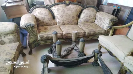  3 كنب مع طاولات بحالة ممتازة