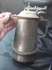  11 تحف ونحاسيات