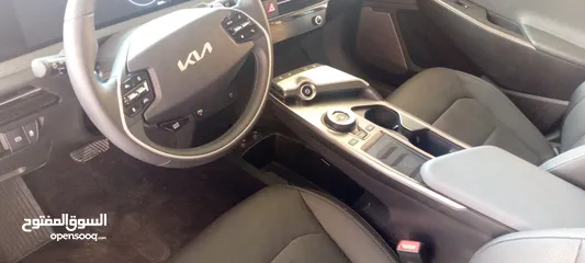  3 كيا EV6 موديل 2022 لون ازرق ميتالك صنف GT LIN بدون بانوراما للبيع