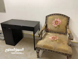  1 كرسي منزلي و طاولة مكتب