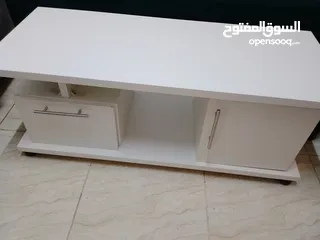  1 طاولة وسط جديدة لون ابيض البيع بسبب ضيق المكان شريتها مبارح وطلعت كبيرة