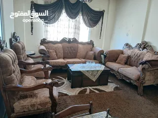  1 طقم كنب 7 مقاعد مع طاولة وسط وبرداية