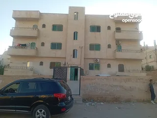  3 بناية استثمارية للبيع بسعر مغري بداعي السفر.. الزرقاء ..ضاحية مكة...مكونة من 6 شقق
