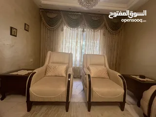  5 طقمين كنب فاخرين لغرفة الجلوس للبيع