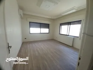  4 فيلا فارغة للإيجار اعلان رقم (V32)