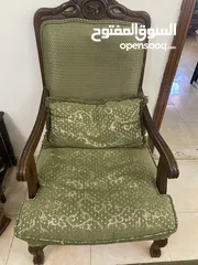  2 طقم كنب للبيع بسعر مغري بحالة جيدة جدا