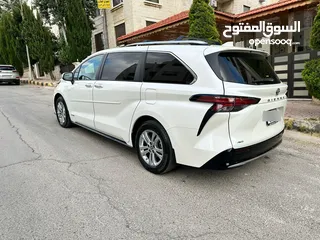  4 2021 Toyota Sienna Platinum Hybrid AWD