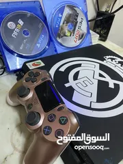  1 بلايستيشن 4 مستعمل مع آيد كوبي و سدي فيفا 18 و بيس 17 وحساب و مع آيد اصلي بس بدها تغير قير