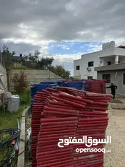  38 اكرو و سلالم مستعمل بحالة الجديد للبيع تصلح لكافة الارتفاعات بتصميم متكامل و مستورد من الصين