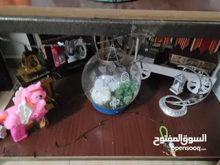  3 طاولة عرض للبيع