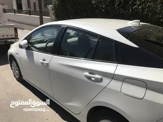  6 تويوتا بريوس موديل 2017.  فحص كامل  20000  كم فقط قابل لزياده بطاريه نكل مالك اول من الحره