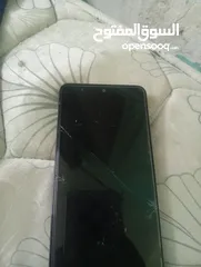 2 جوالين مكسورين بس بدهم شاشه