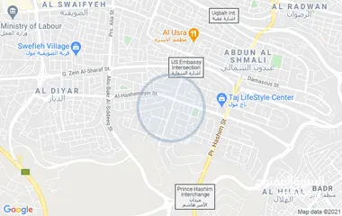  11 محلات للايجار داخل مجمع تجاري في موقع مميز واستراتيجي شرق عمان