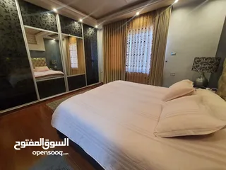 23 شقة ارضية بحي الصحابة مميزة بمساحة 180 داخلي و 40 متر ترس  مغلق بقرميد و شبابيك دبل جلاس