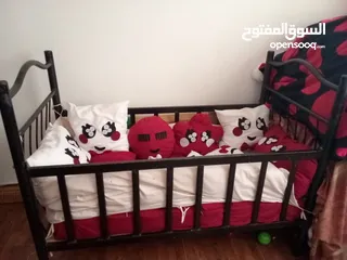  1 سرير طفل  1