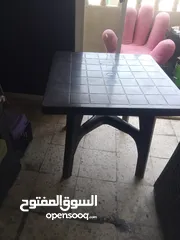  2 طاوله مربعه للبيع مع طبليه  بسعر مغري