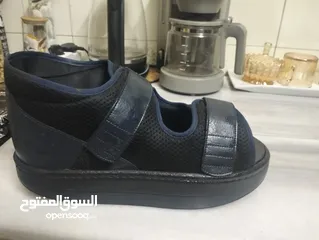  2 حذاء طبي لمصابين الغرغرينا والكسور وحذاء نوعيته ممتازة وثقيل ومن شركة طبية في الاردن تم شراءه