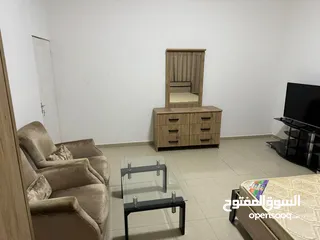  3 Private room with balcony in clean Apartment in Al Taawun