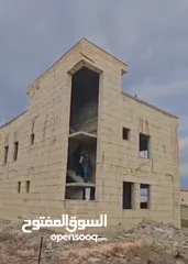 12 فيلا مكونة من طابقين مع بركة مع قطعة أرض للبيع