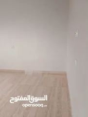  5 يوجد بيت للبيع