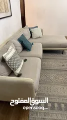  1 كنب مودرن وأنيق لون بيج للبيع