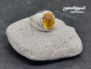 2 خاتم فضة بحجر كهرمان.. تحفة بمعنى الكلمة