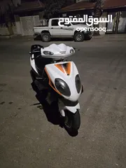  1 اسكوتر للبيع بحالة ممتازة 150cc